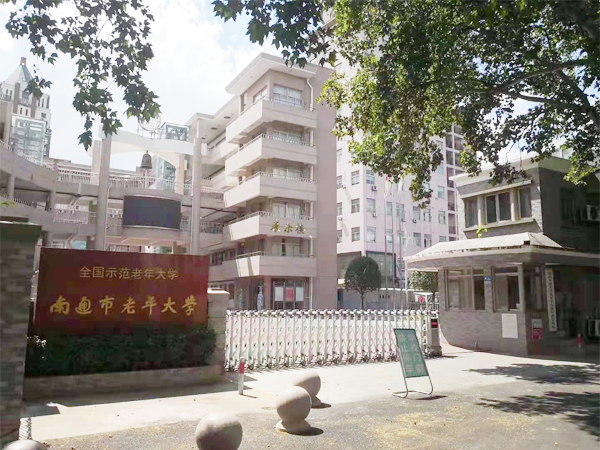 江蘇南通市老年大學55寸3.5mm液壓支架，